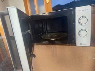 Microondas Cecotec ProClean 3110 Grill, de un año