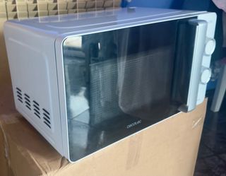 Microondas Cecotec ProClean 3110 Grill, de un año