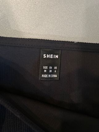 Abito nero a costine