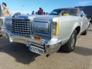 Ford Thunderbird del 78 Acepto Cambios