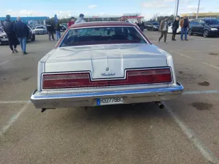 Ford Thunderbird del 78 Acepto Cambios