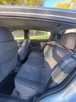 Alfa Romeo 147 2004 con pegatina B