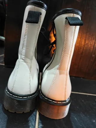 Botas blancas con cordones