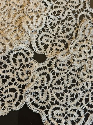 Centrini tombolo fatti a mano