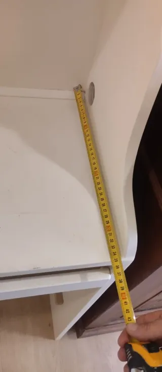 Mueble de ordenador  de DM lacado en blanco roto