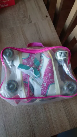 Patines infantiles rosas y blancos