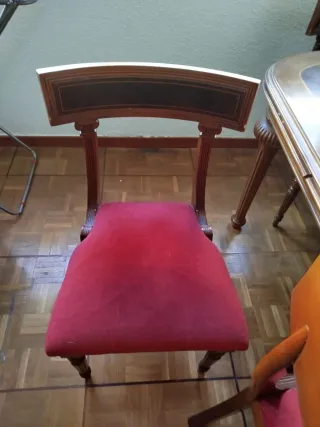 Mesa comedor y 4 sillas tapizadas