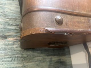 Baúl de madera y cuero