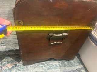 Baúl de madera y cuero