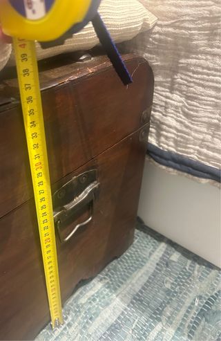 Baúl de madera y cuero