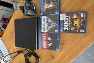 Consola PS4 Slim Negra + 6 Juegos
