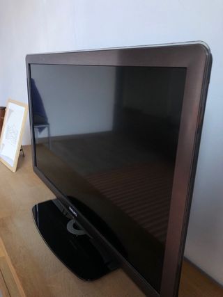 TV Philips 37’’ Ambilight Plata