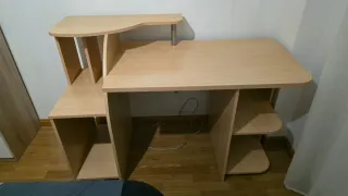 Mesa escritorio madera con estanterías