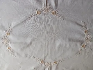 Mantelería Bordada 2,86 x 1,55