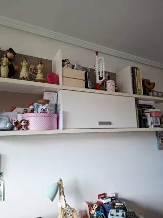 Cama infantil con cajones,escritorio y cómoda.