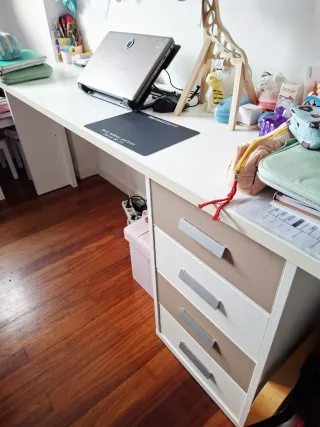 Cama infantil con cajones,escritorio y cómoda.