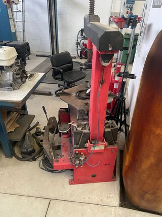 Máquina para montar neumáticos