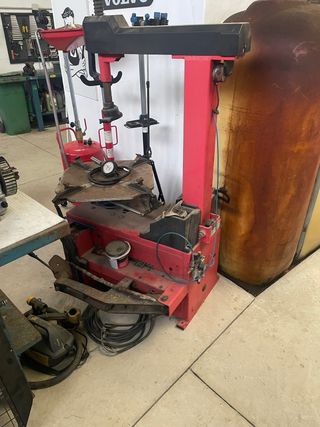 Máquina para montar neumáticos