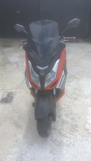 Moto Wottan Storm 125cc Maxi Scooter