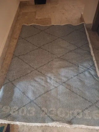 Alfombra grande gris y blanca