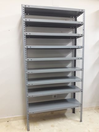 Estantería de hierro gris