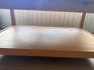 Mesa baja de madera para salón