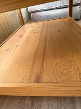 Mesa baja de madera para salón