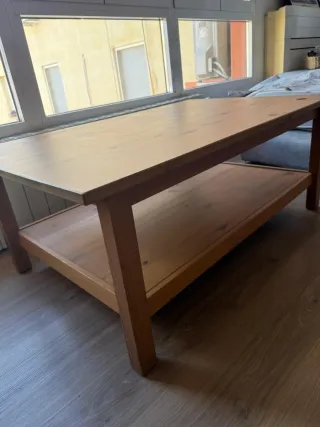 Mesa baja de madera para salón