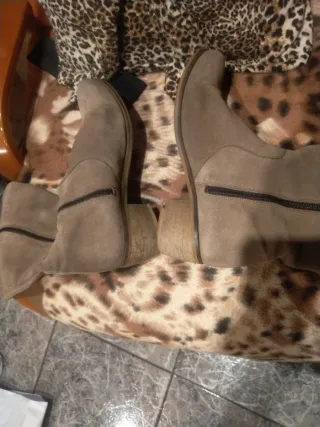 Botas altas ante beige talla 40