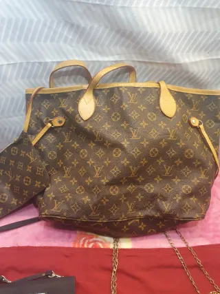 Bolsos Louis Vuitton y Prada