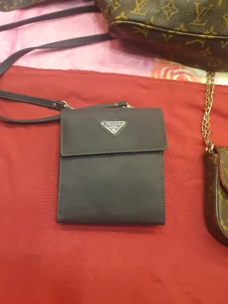Bolsos Louis Vuitton y Prada
