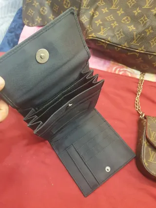 Bolsos Louis Vuitton y Prada