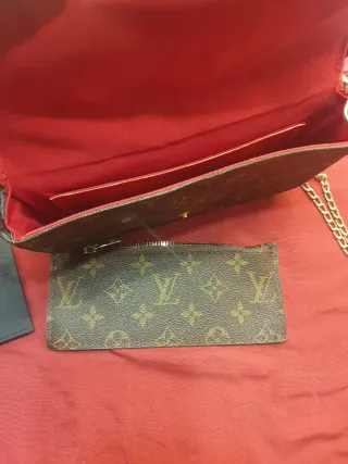 Bolsos Louis Vuitton y Prada