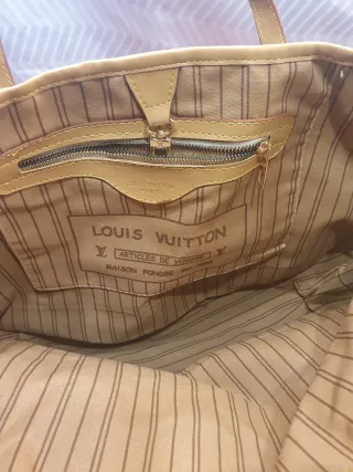 Bolsos Louis Vuitton y Prada