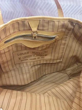 Bolsos Louis Vuitton y Prada