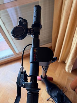 Patinete Eléctrico Negro y Rojo