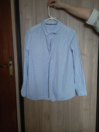 Camisa estampada azul y blanco talla L