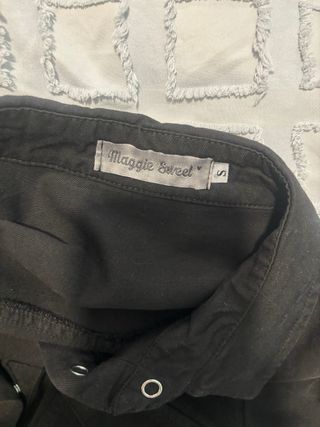 Vestido negro con volantes