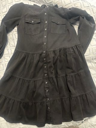 Vestido negro con volantes