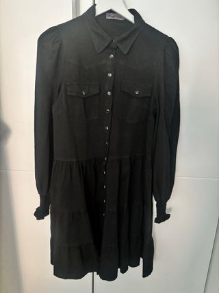 Vestido negro con volantes