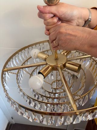 Lámpara de cristal y metal dorada