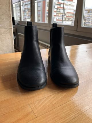 Botines Chelsea Parfois Negros