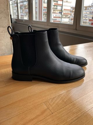 Botines Chelsea Parfois Negros