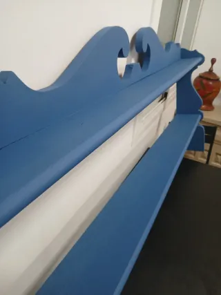 Estantería azul de madera