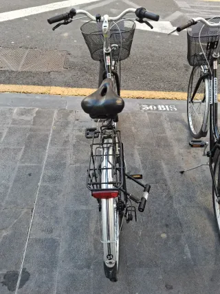 Bicicleta de paseo negra