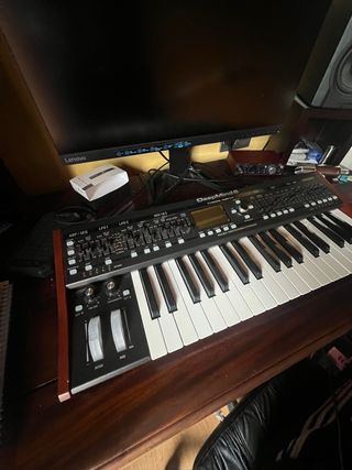 Behringer DeepMind 6 Sintetizador