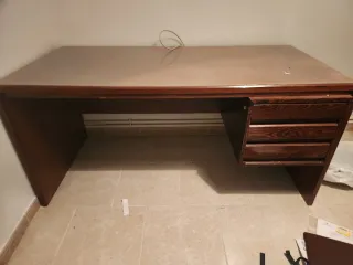 Mesa de despacho de madera