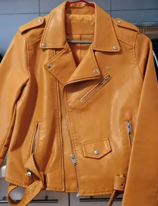 Cazadora efecto piel mostaza Talla M