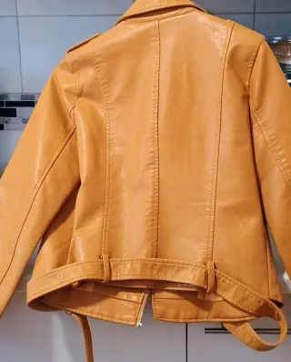 Cazadora efecto piel mostaza Talla M