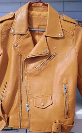 Cazadora efecto piel mostaza Talla M